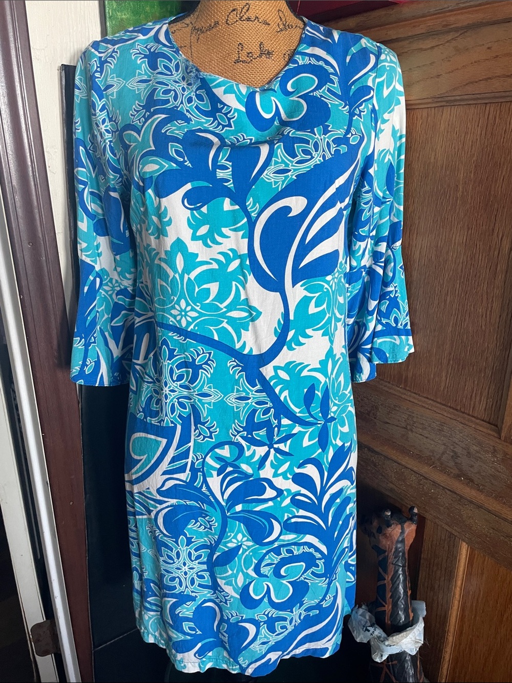 Kalaheo  Blue & Turquoise Floral Wave Shift Dress. Butterfly 3/4 sleeves  Small